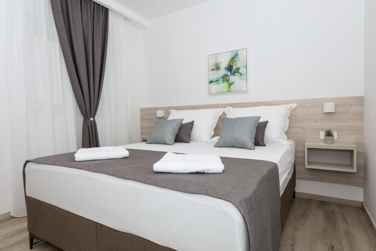 Apartments By The Sea Makarska - 19134 Exterior photo