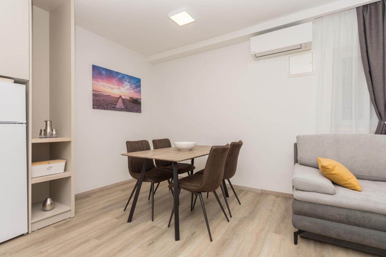 Apartments By The Sea Makarska - 19134 Exterior photo