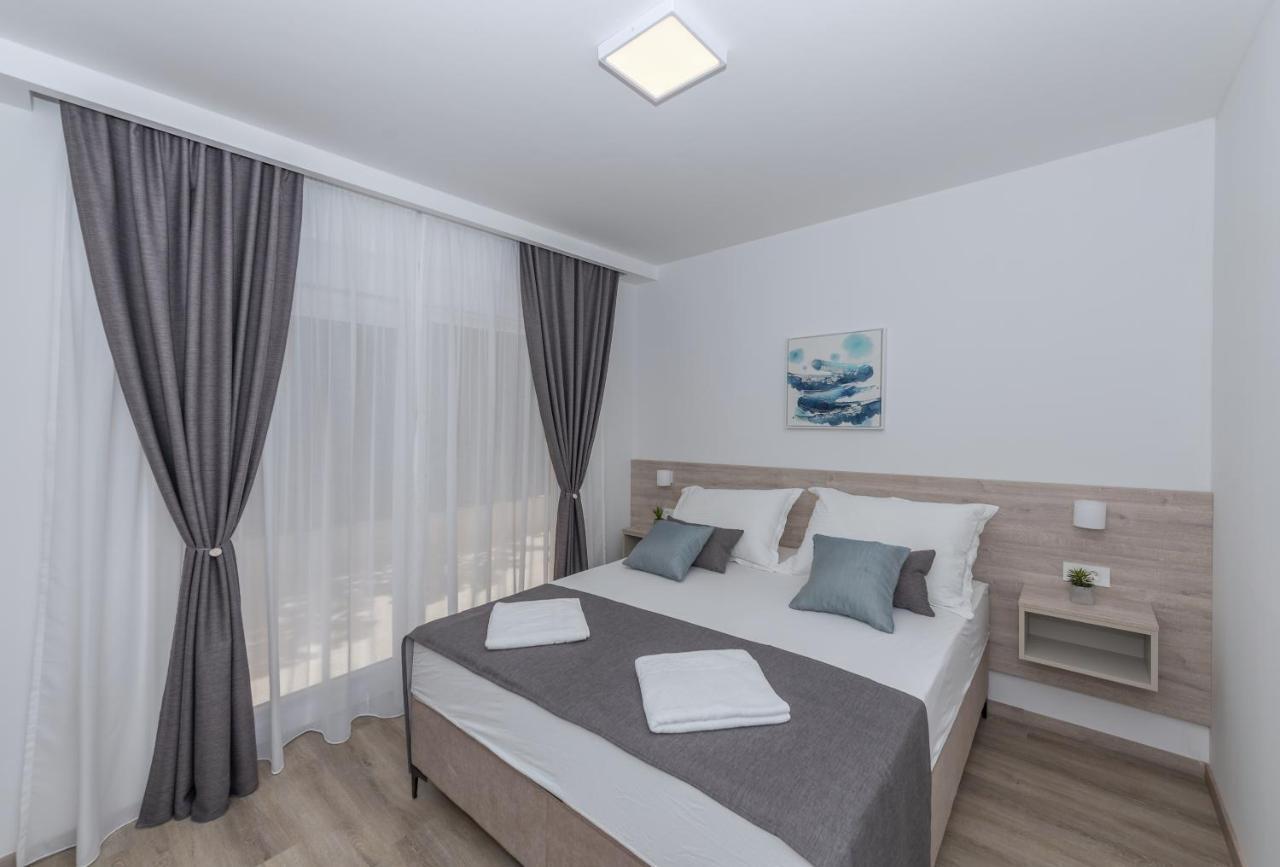 Apartments By The Sea Makarska - 19134 Exterior photo