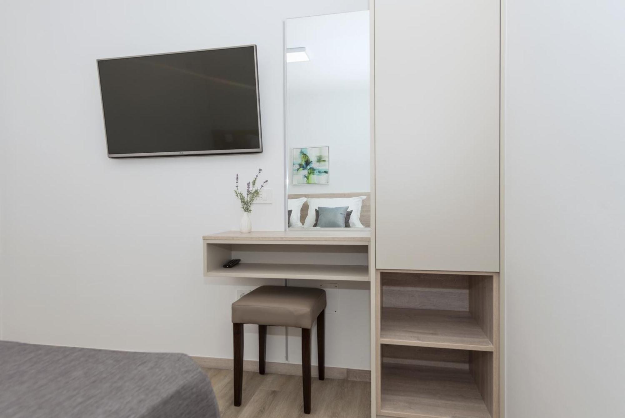 Apartments By The Sea Makarska - 19134 Room photo