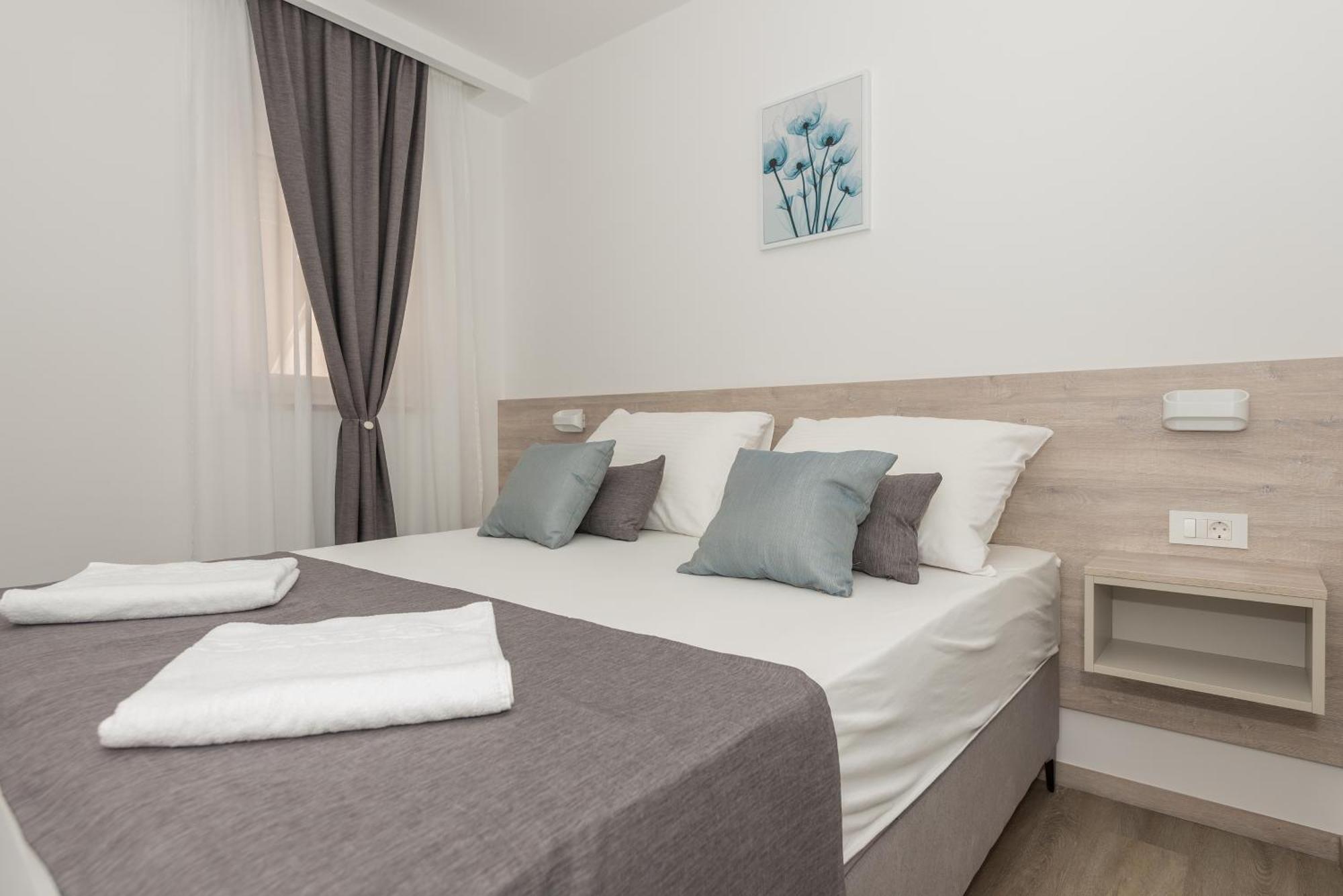 Apartments By The Sea Makarska - 19134 Room photo